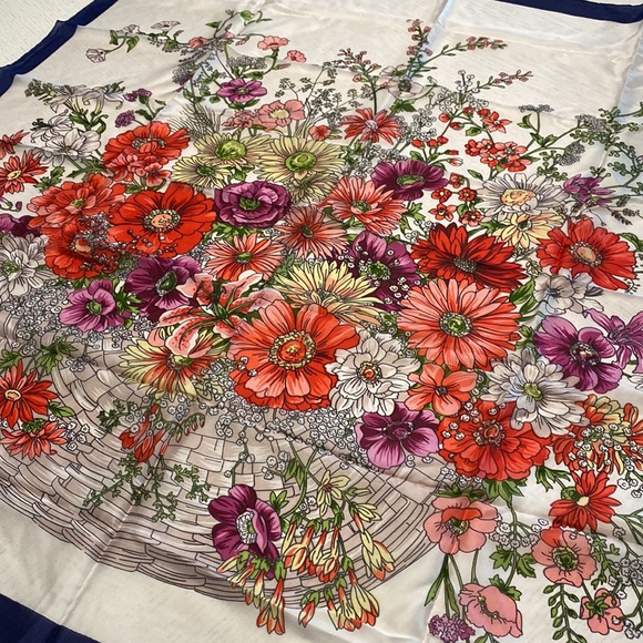 🌼 NWOT - 100% Pure Silk Scarf 🌼 - Picture 2 of 6